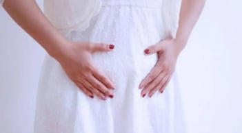 Vì sao ‘vùng kín’ có mùi chua? 4 lý do thật sự chị em cần biết ngay