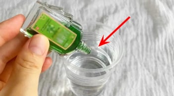 Công dụng đặc biệt của dầu gió pha với giấm trắng, nhà nào cũng cần