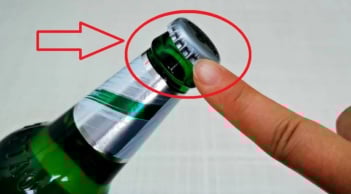 Mẹo mở nắp chai bia siêu dễ: Chỉ cần nhắm đúng 1 điểm nhỏ là bật ra ngay