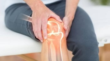 3 loại nước quen mặt nhưng âm thầm “rút sạch” canxi trong xương: Uống nhiều chỉ khiến xương giòn, dễ gãy