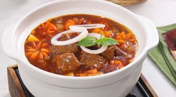 Nấu bò sốt vang thả thứ này vào món ăn đậm đà, nhanh nhừ rút ngắn thời gian đun nấu