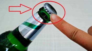 Bí mật trên nắp chai bia: Nhắm đúng điểm này là bật nắp dễ dàng, không cần dụng cụ