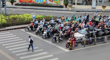 Xe máy dừng đèn đỏ vẫn bị phạt đến 14 triệu đồng nếu vi phạm lỗi nhiều người hay chủ quan này