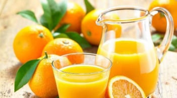 5 thời điểm không nên uống nước cam