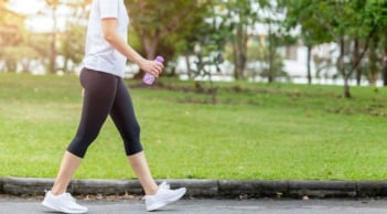 Bạn sẽ trẻ hơn nhiều, nếu có 5 thói quen đơn giản này vào buổi sáng