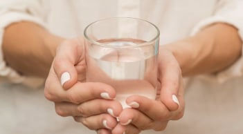Không phải ngồi lâu, đây mới là 4 thói quen âm thầm phá hủy mạch máu mỗi ngày