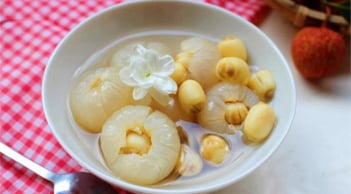 Nấu chè hạt sen chỉ bỏ đường thôi chưa đủ: Làm cách này giúp chè nhanh nhừ, bùi ngậy