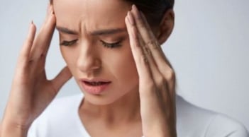 Mùa hè nóng nực, nếu đổ mồ hôi kèm theo 4 dấu hiệu bất thường, bạn nên cảnh giác