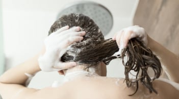 4 thói quen nguy hiểm khi gội đầu dễ gây đột quỵ nhiều người hay mắc phải cần tránh xa