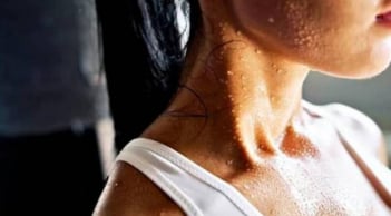 Người sống thọ thường có 3 dấu hiệu đặc biệt khi đổ mồ hôi: Bạn có không?
