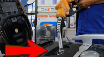 Đổ xăng cứ làm theo cách này: Biết ngay xăng có bị pha tạp không, người bán không thể giấu