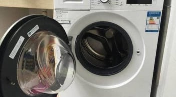 Máy giặt nửa năm không vệ sinh còn bẩn hơn bồn cầu: Chỉ cần đổ 1 chai này, sạch bong không cần mở nắp!