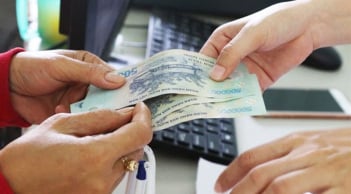 Từ tháng 8/2025: Người không có lương hưu chính thức nhận trợ cấp 500.000 đồng/tháng