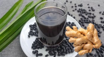 Uống nước đỗ đen rang nên bỏ thêm gừng, có 4 lợi ích tuyệt vời mà nhiều người chưa biết