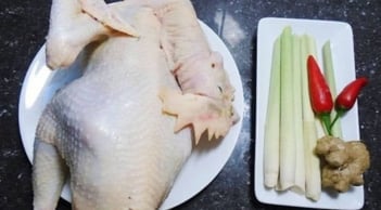Tuyệt chiêu luộc gà vàng da, thịt ngọt: Không còn tanh, đỏ nhạt với mẹo đơn giản này