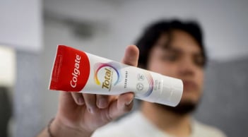 Một sản phẩm Kem đánh răng Colgate bị Thu hồi tiêu hủy ở nhiều nước Mỹ La Tinh