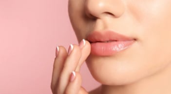 Mách nàng 5 công thức dưỡng môi đơn giản giúp đôi môi mềm mại, hồng hào
