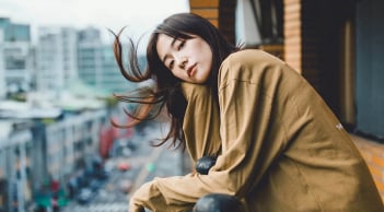 Đàn bà khôn âm thầm làm 3 việc này, không cần quản, chồng cũng tự mê đắm, chung thuỷ