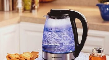 Loại nước này mọi người uống hàng ngày nhưng tăng nhiệt độ lên thì có thể gây ung thư mà ít người biết