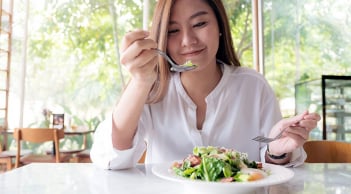 Ăn sáng 8 giờ có thực sự tốt: Bác sĩ đưa ra 4 nguyên tắc vàng để sống thọ, khỏe mạnh