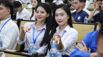 Loạt trường đại học tặng mỗi sinh viên 100.000 đồng dịp Quốc Khánh mùng 2/9