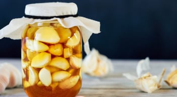 6 lợi ích tuyệt vời cơ thể nhận được khi ăn tỏi ngâm mật ong