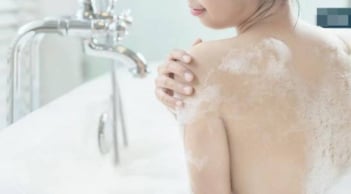Tại sao không nên tắm ngay sau khi ăn? Chuyên gia cảnh báo tác hại
