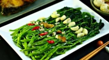 Rau dân dã ở Việt Nam giá rẻ bất ngờ, sang Nhật thành đặc sản đắt đỏ, tốt cho gan, dạ dày