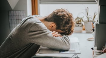 Xuất hiện 4 dấu hiệu này, cơ thể đang 'cầu cứu': Hãy dừng lại nghỉ ngơi ngay, đừng chủ quan