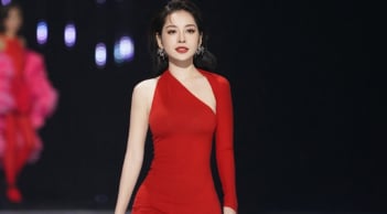 Chi Pu bất ngờ gặp sự cố trên sân khấu khiến răng bị mẻ