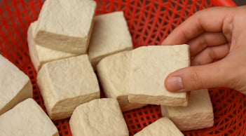 3 loại đậu phụ nhìn thì ngon nhưng người bán cũng không dám ăn, bạn chớ dại rước về nhà