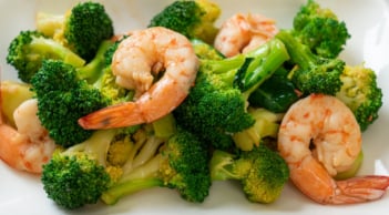 Cách làm món Súp lơ xanh xào tôm, màu sắc rực rỡ, hương vị đậm đà, ngon miệng