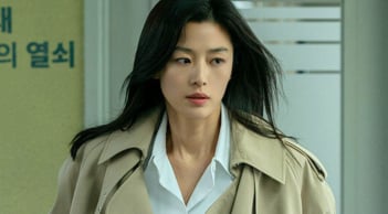 'Mợ chảnh' Jun Ji Hyun bật mí tuyệt chiêu sở hữu vòng eo phẳng lì và vóc dáng săn chắc