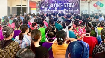 Xúc động lễ tưởng niệm 1 năm ngày mất của 67 nạn nhân vụ thảm họa Làng Nủ