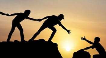 Ra ngoài xã hội mới thấy có nhiều bạn không bằng có 3 người này