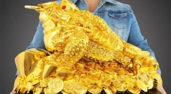 Cách đặt cóc ngậm tiền trên bàn thờ Thần Tài để thu hút tài lộc, may mắn và phú quý