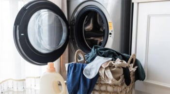 Những loại quần áo và các món đồ nhất định nên lột trái khi giặt