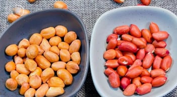 Nên mua lạc trắng hay lạc đỏ?