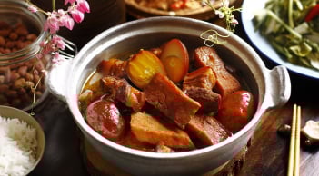 Thêm 1 bước này lúc kho thịt: Miếng nào cũng dẻo mềm, lên màu cánh rán chuẩn