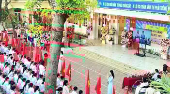 Phụ huynh bức xúc vì phải góp tiền mua tivi 40 triệu tặng nhà trường