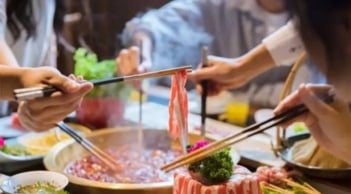 Muốn anh chị em hòa thuận cả đời? Đừng chỉ ăn cơm chung, hãy cùng nhau làm 3 điều này