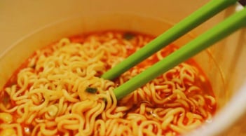 6 người tuyệt đối không được ăn mì tôm