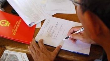 Người dưới 18 tuổi có được đứng tên sổ đỏ không? Quy định mới nhất của Luật Đất đai 2025