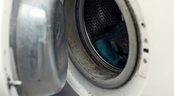 Xóa sạch vết mốc đen trên máy giặt chỉ trong 15 phút với nguyên liệu tự nhiên