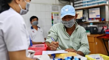 Lý do người được hưởng BHYT 100% mà vẫn phải đóng tiền viện phí?