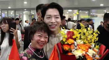 Mẹ Đức Phúc lên tiếng về chiến thắng của con trai tại Intervision 2025