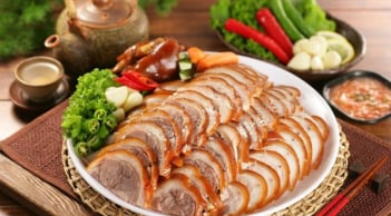 Luộc thịt nước lạnh là dại: Luộc bằng nước này giúp thịt trắng tinh thơm ngon đậm vị
