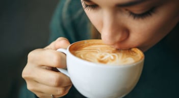 Không phải buổi sáng, đây mới là thời điểm vàng thích hợp uống cà phê vừa tốt vừa tỉnh táo