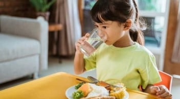 6 thói quen âm thầm hủy hoại não bộ trẻ em: Bác sĩ cảnh báo thói quen thứ 2 nguy hiểm nhất