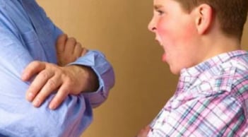 Con hỗn láo khiến cha mẹ ‘bất lực’? Chuyên gia chỉ ra 5 sai lầm phổ biến nhiều phụ huynh mắc phải